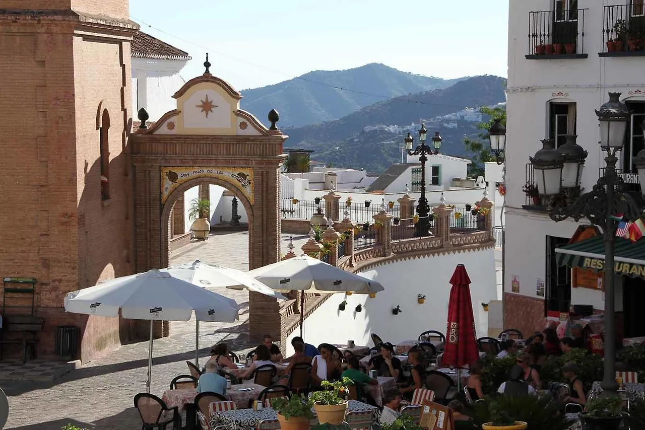 Salamandra Plaza Cómpeta Bed & Breakfast